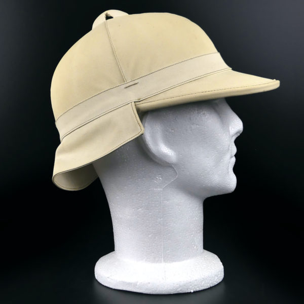 Casque de course britannique en toile et protège nuque Mi-XXe (profil)