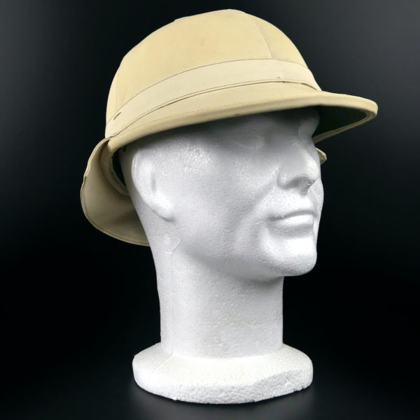 Casque de course britannique en toile et protège nuque Mi-XXe (3/4)