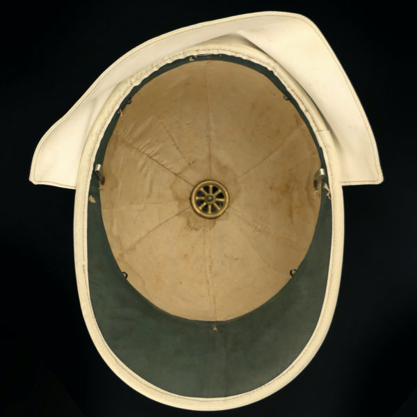 Casque de course britannique en toile et protège nuque Mi-XXe (dessous)