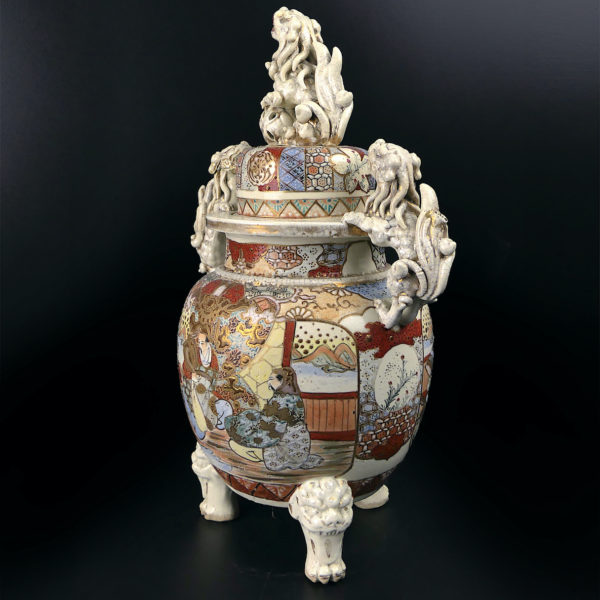 Grand satsuma koro japonais aux lions gardiens en porcelaine Ére Meiji Japon (3/4)