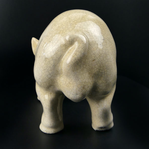 Cochon en céramique craquelée émaillée beige mascotte de boucherie années 50 (dos)