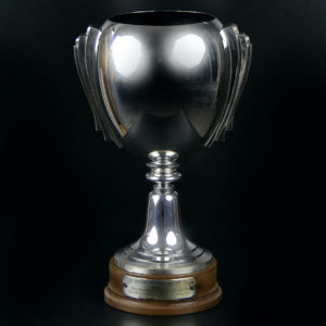 Coupe universitaire d’aviron Art déco en métal argenté et bois Phenix 1935 (face)