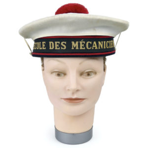 Bachi blanc vintage bonnet de marin sur tête à coiffer Marine nationale française (face)