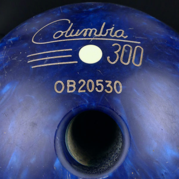 Boule et 3 quilles de bowling USBC vintage Accessoires de sport rétro 70’s USA (détail)