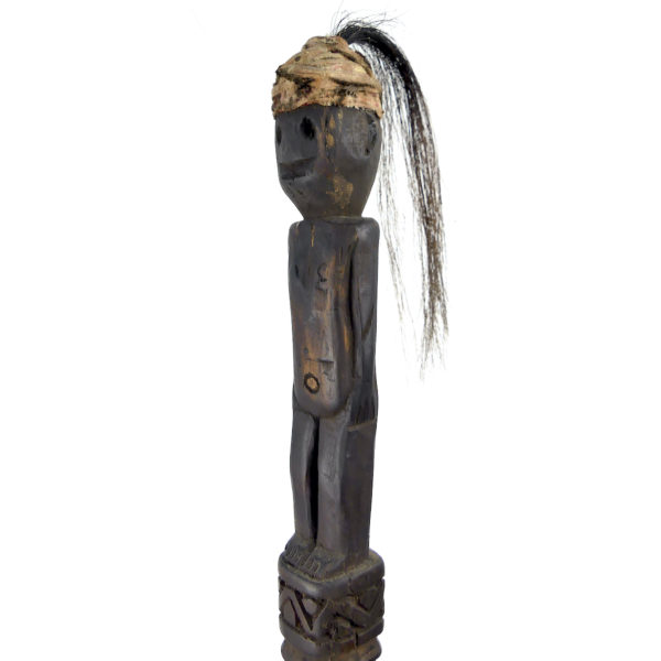 Grand Tun Tun dayak en bois sombre sur socle métallique noir Kalimantan Bornéo (3/4)