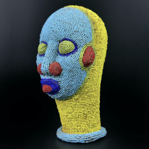 Tête perlée Bamiléké en terre cuite et perles Art du Cameroun