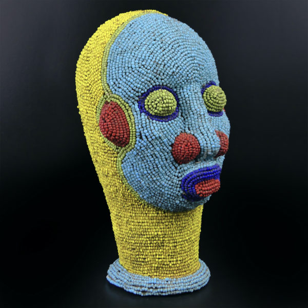 Tête perlée Bamiléké en terre cuite et perles Art du Cameroun – Image 7