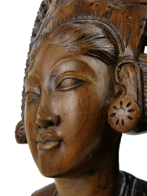 Buste Janger de danseuse balinaise sculpté en bois précieux Indonésie (détail)