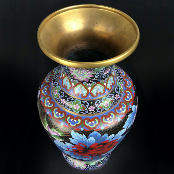 Grand pot cloisonné japonais shōwa fleurs oiseaux sur fond noir en cuivre émaillé (dessus 3/4)