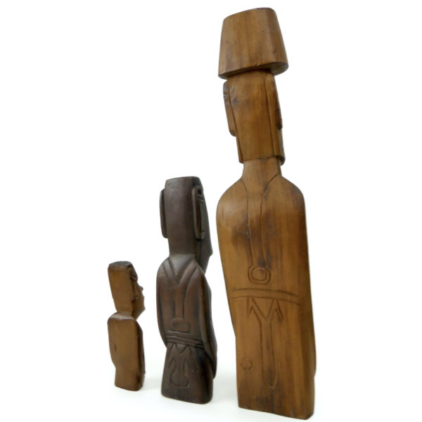 3 Moaï Rapa Nui anciens sculptés en bois précieux Île de Pâques (3/4 dos)