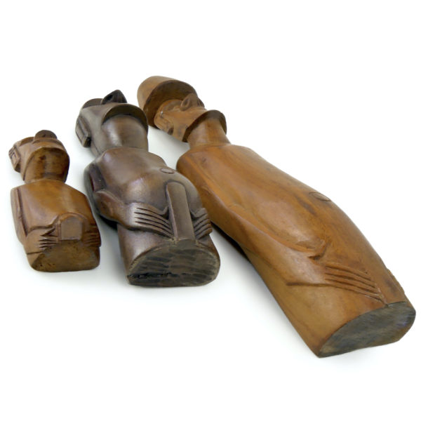 3 Moaï Rapa Nui anciens sculptés en bois précieux Île de Pâques (dessous couchés)
