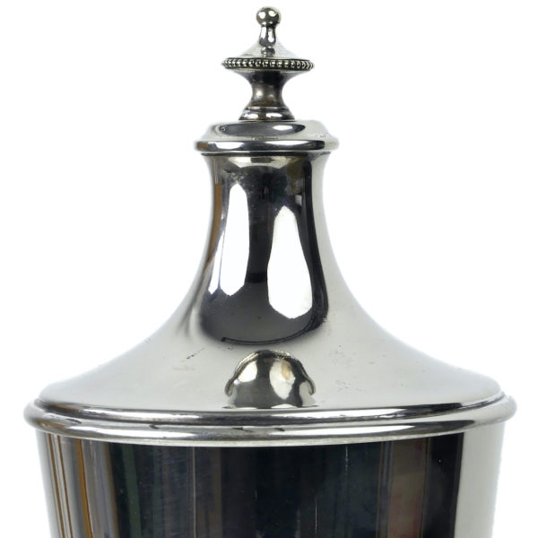 Ciboire anglais des années 20/30 en nickel plaqué argent Objet liturgique catholique (détail)