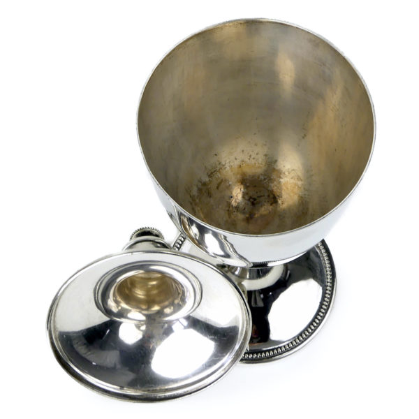 Ciboire anglais des années 20/30 en nickel plaqué argent Objet liturgique catholique (dessus 3/4)