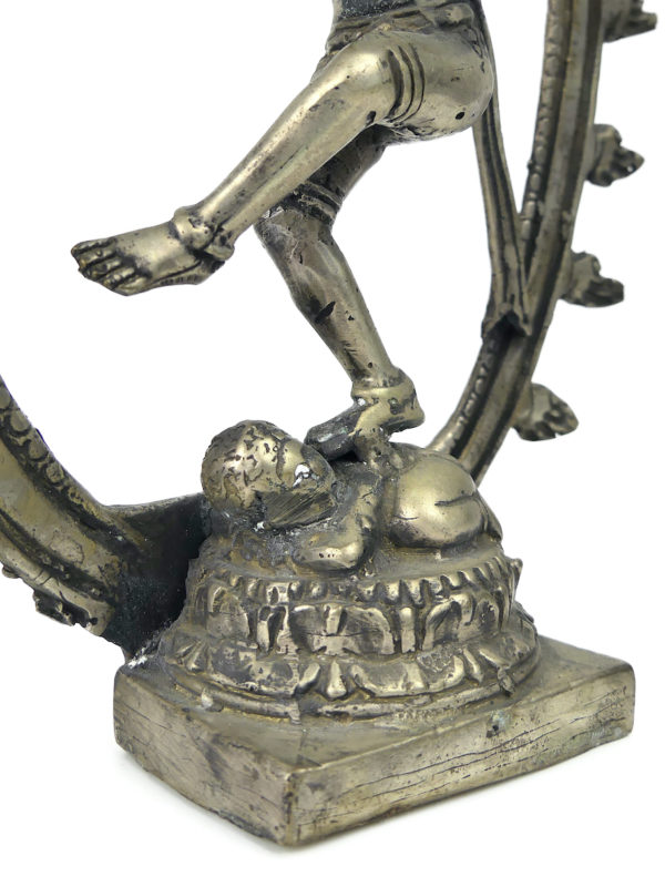 Statuette Shiva Nataraja dansant en métal argenté Idole religieuse hindoue (détail)