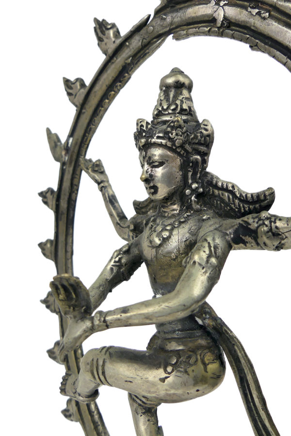 Statuette Shiva Nataraja dansant en métal argenté Idole religieuse hindoue (détail)