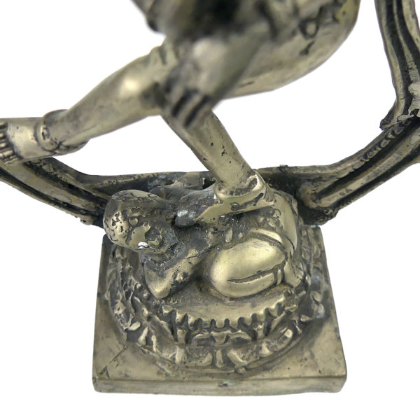 Statuette Shiva Nataraja dansant en métal argenté Idole religieuse hindoue (détail)