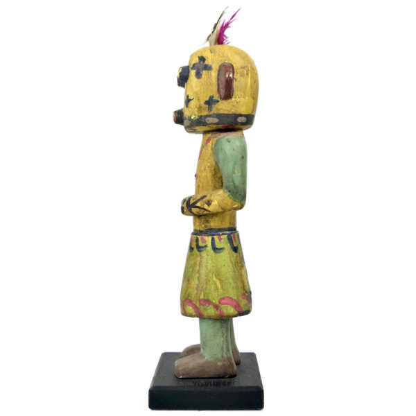 Poupée Kachina jaune aux petites oreilles plates en bois sculpté Culture Hopi (profil)