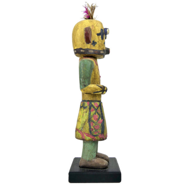 Poupée Kachina jaune aux petites oreilles plates en bois sculpté Culture Hopi (profil)