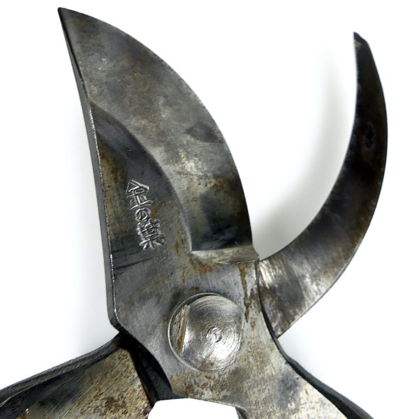 Outils ikebana japonais support et ciseaux signés Art floral Japon (détail)