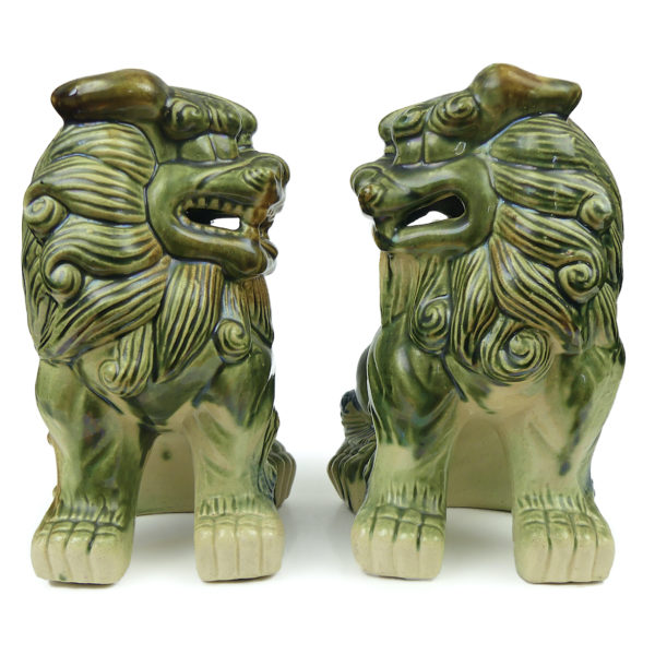 Paire de Shisa lions en porcelaine japonaise d’Okinawa Shi-Shi Période Shōwa (profil)