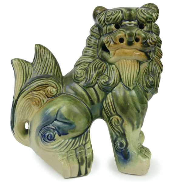 Paire de Shisa lions en porcelaine japonaise d’Okinawa Shi-Shi Période Shōwa (femelle)