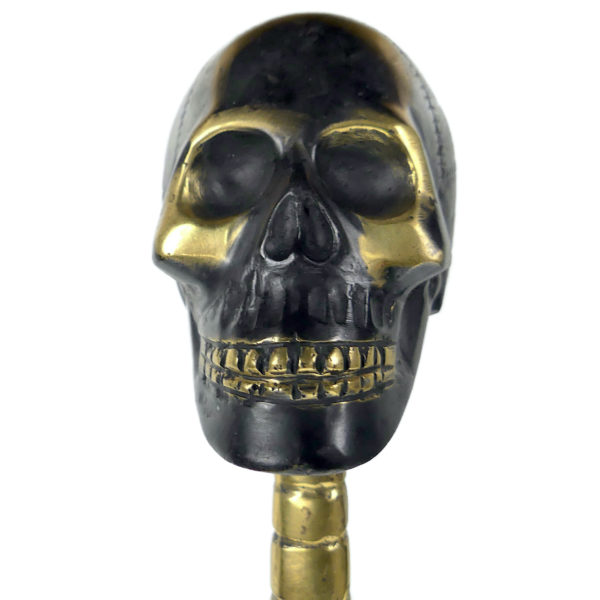 Deux patères Skull tête de mort et crochet en laiton à patine noir Curiosités (détail)