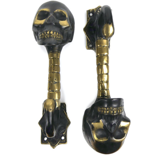 Deux patères Skull tête de mort et crochet en laiton à patine noir Curiosités (face)