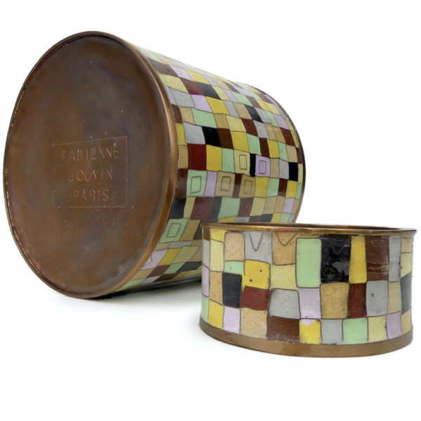 Pot cloisonné mosaïque multicolore - Fabienne Jouvin Paris (dessous 3/4 ouvert)