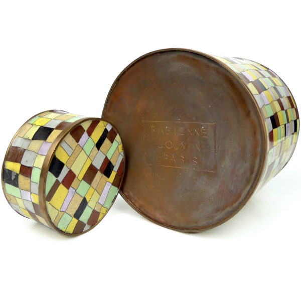 Pot cloisonné mosaïque multicolore - Fabienne Jouvin Paris (dessous 3/4 ouvert)