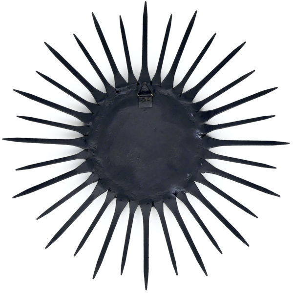 Petit miroir soleil noir œil de sorcière bombé à 32 clous à ferrer (dos)