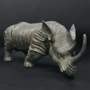 Grand rhinocéros noir en céramique à belle patine Sculpture animalière (3/4)