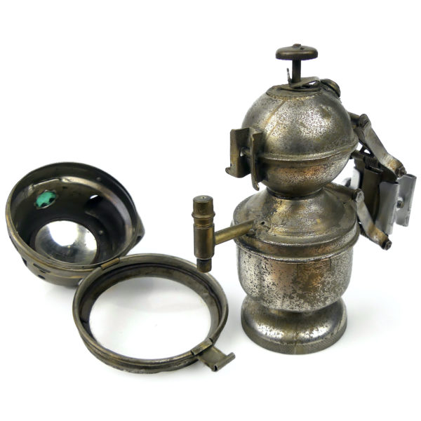 Lampe à carbure acétylène ancienne LUXOR en laiton nickelé pour bicyclette (détail)